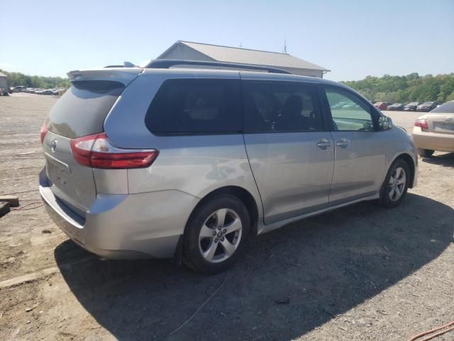 2019 Toyota Sienna LE