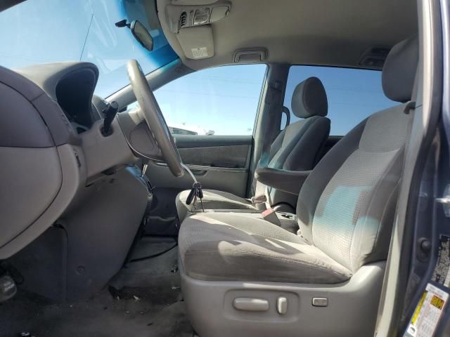 2009 Toyota Sienna CE