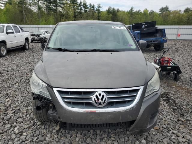 2010 Volkswagen Routan SE