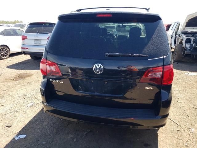 2010 Volkswagen Routan SEL