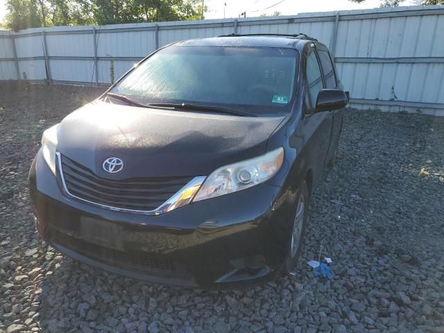 2014 Toyota Sienna LE