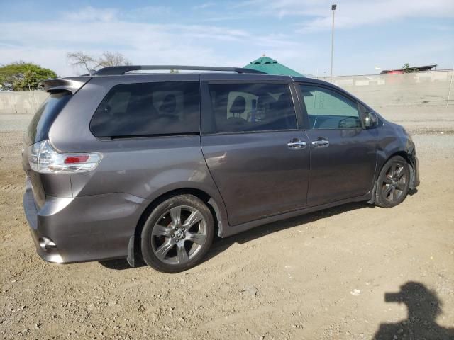 2020 Toyota Sienna SE