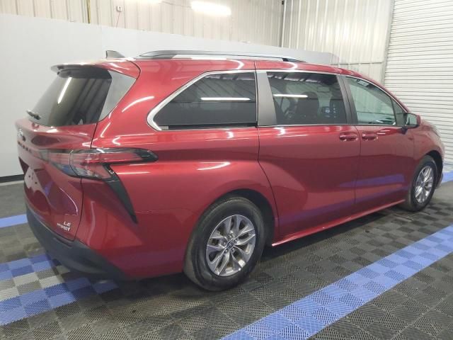 2022 Toyota Sienna LE