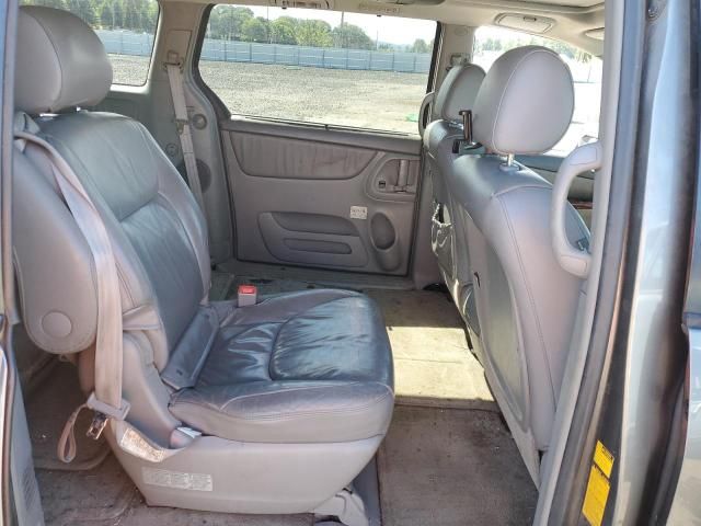 2005 Toyota Sienna XLE