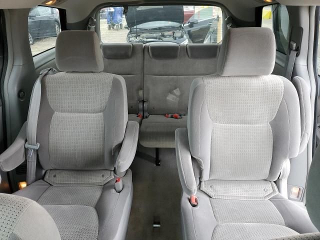 2009 Toyota Sienna CE