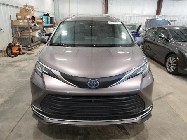 2021 Toyota Sienna XLE