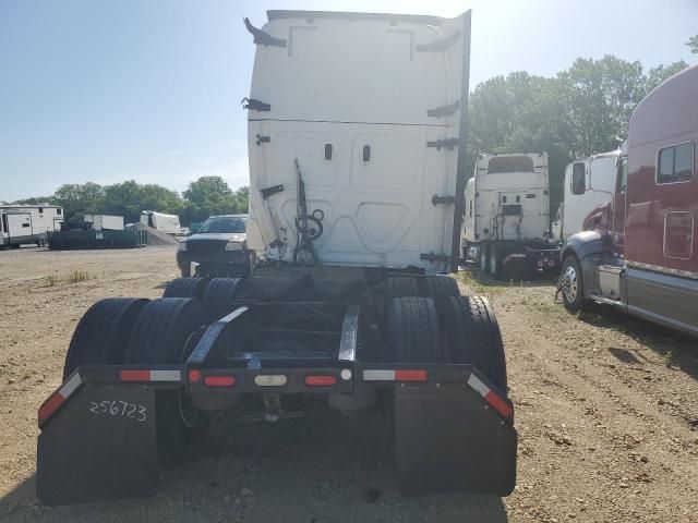 2019 Freightliner Cascadia 126