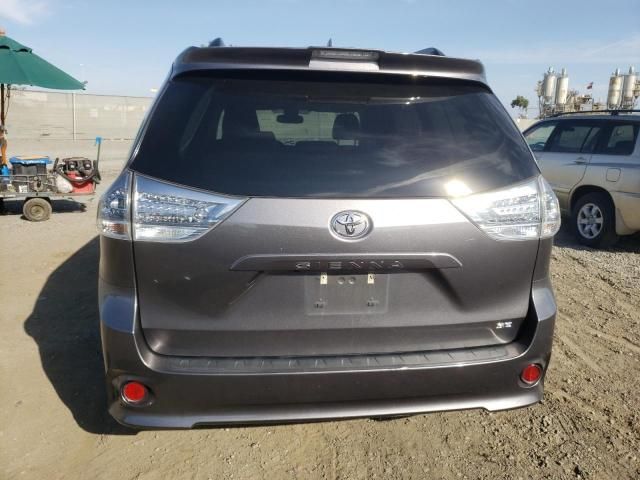 2020 Toyota Sienna SE