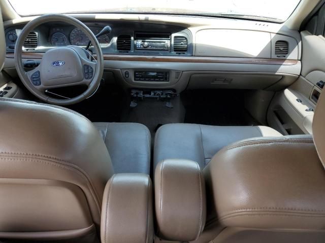 2004 Ford Crown Victoria LX