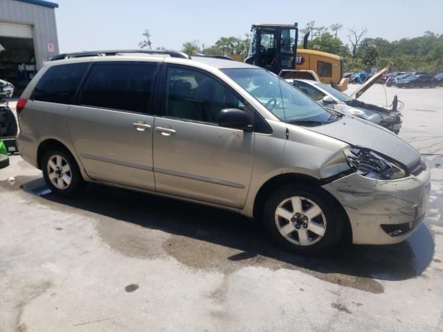 2004 Toyota Sienna CE