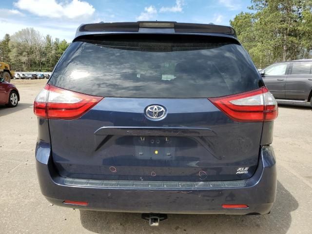 2018 Toyota Sienna XLE