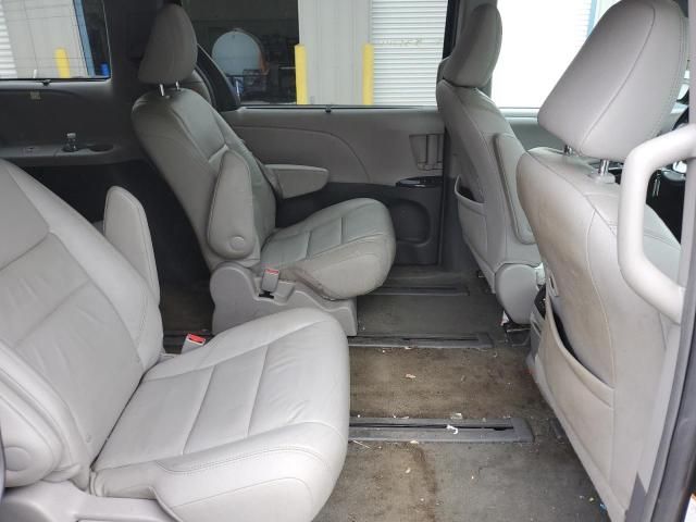 2016 Toyota Sienna XLE