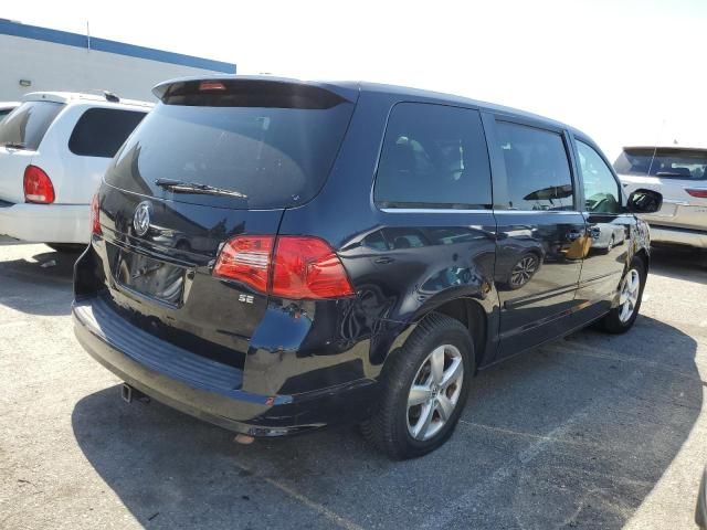 2010 Volkswagen Routan SE