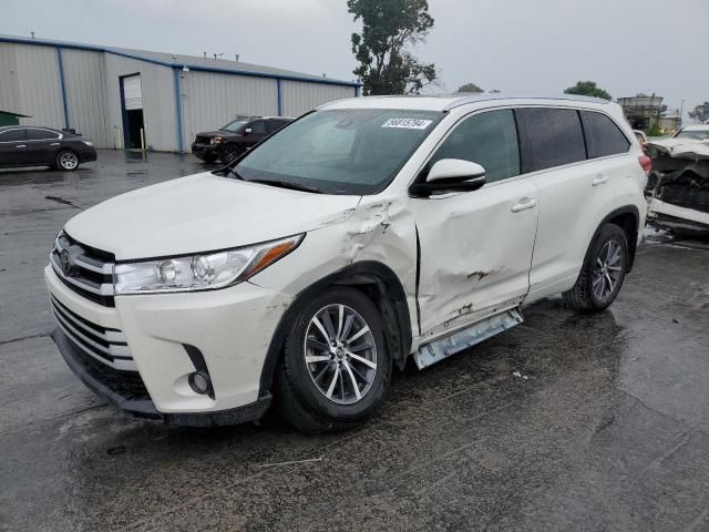 2017 Toyota Highlander SE