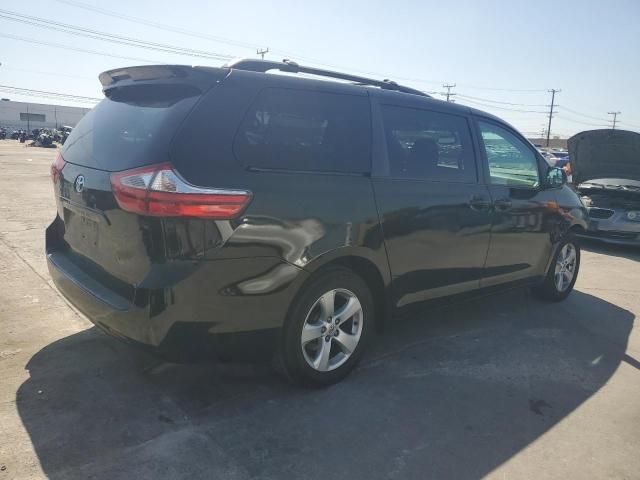 2017 Toyota Sienna LE