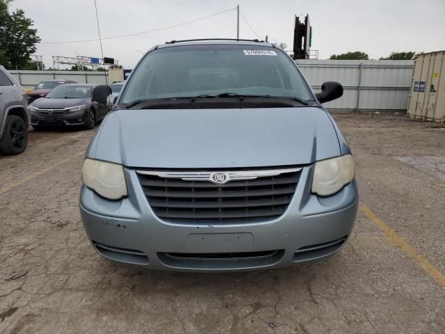 2005 Chrysler Town & Country Touring