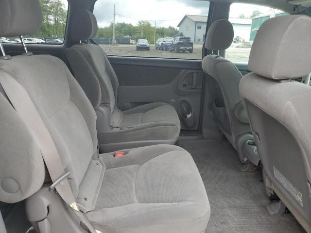 2005 Toyota Sienna CE