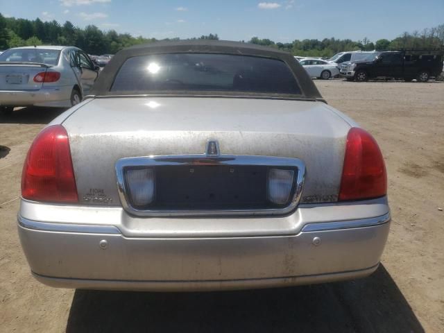 2004 Lincoln Town Car Executive