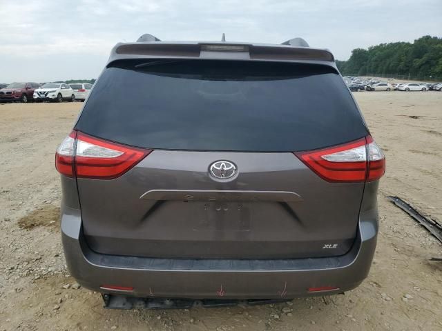 2019 Toyota Sienna XLE