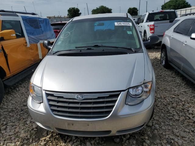 2005 Chrysler Town & Country LX