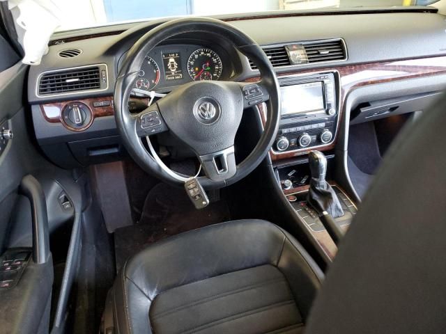 2013 Volkswagen Passat SEL