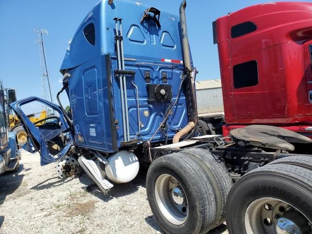 2010 Freightliner Cascadia 125