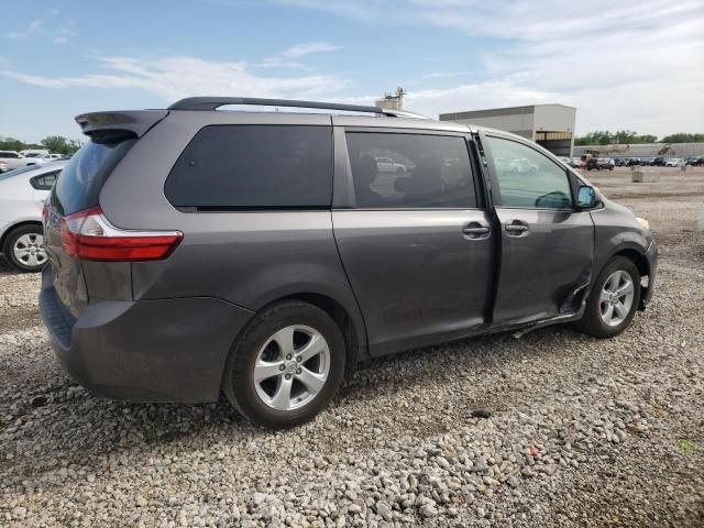 2017 Toyota Sienna LE