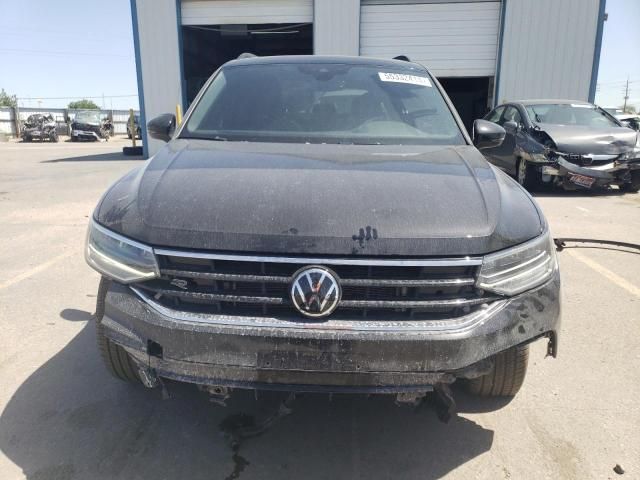 2024 Volkswagen Tiguan SE R-LINE Black