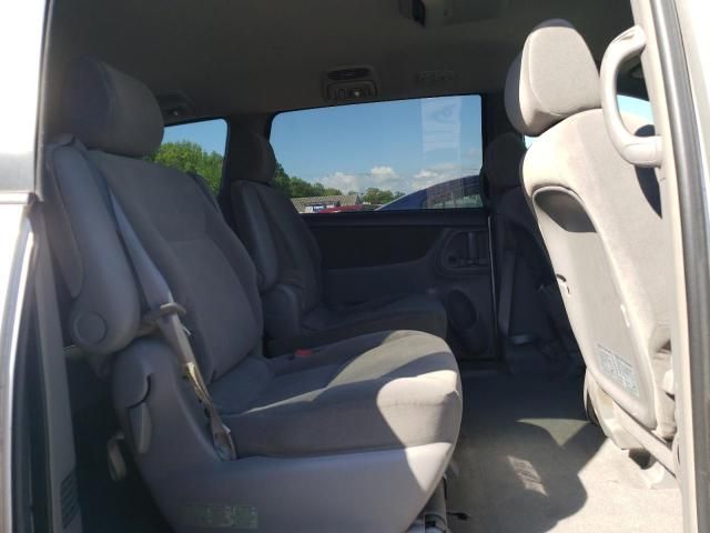 2004 Toyota Sienna CE