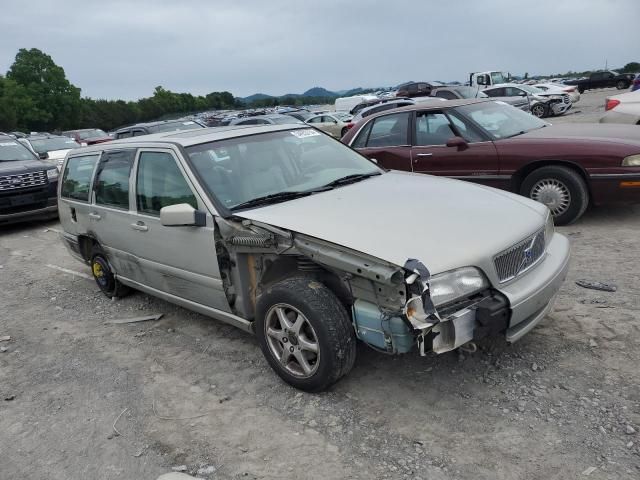 2000 Volvo V70 Base