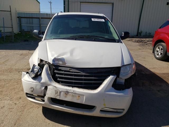 2007 Chrysler Town & Country LX