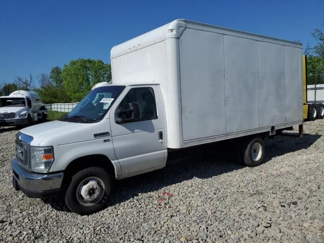 2015 Ford Econoline E350 Super Duty Cutaway Van