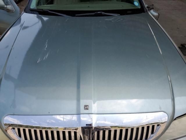 2005 Lincoln Town Car Signature Limited