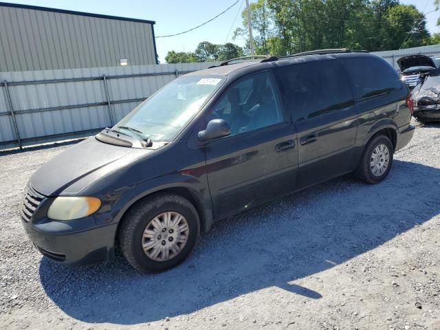 2005 Chrysler Town & Country LX