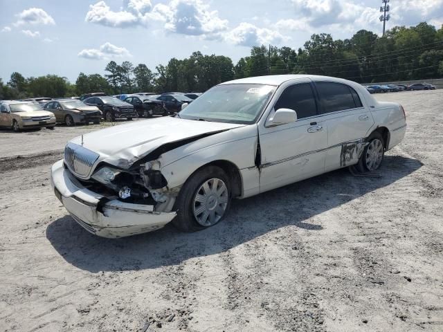 2005 Lincoln Town Car Signature Limited