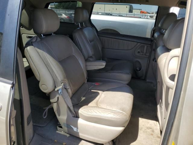 2004 Toyota Sienna XLE