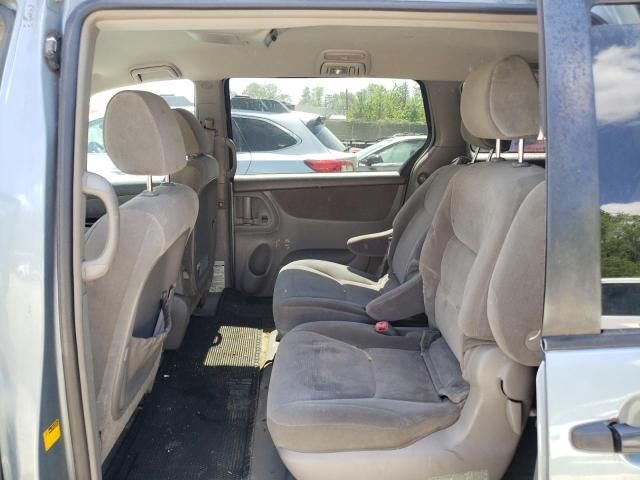 2005 Toyota Sienna CE