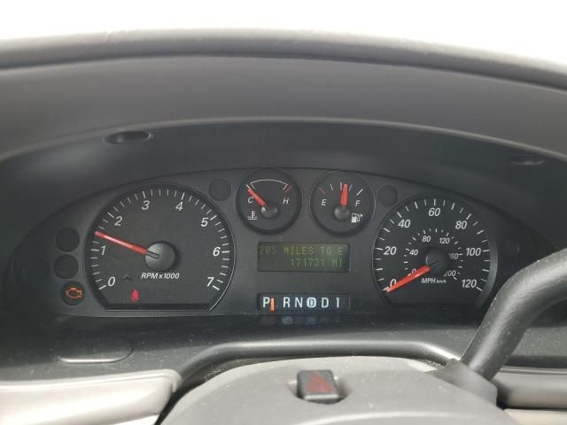 2004 Ford Taurus SE