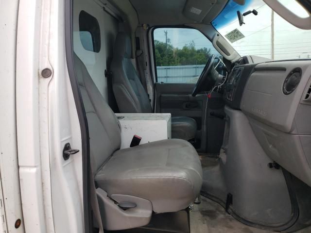 2012 Ford Econoline E350 Super Duty Cutaway Van