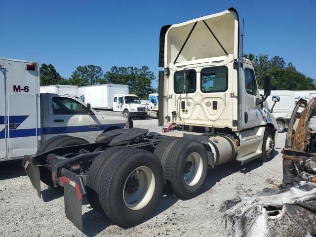 2015 Freightliner Cascadia 125