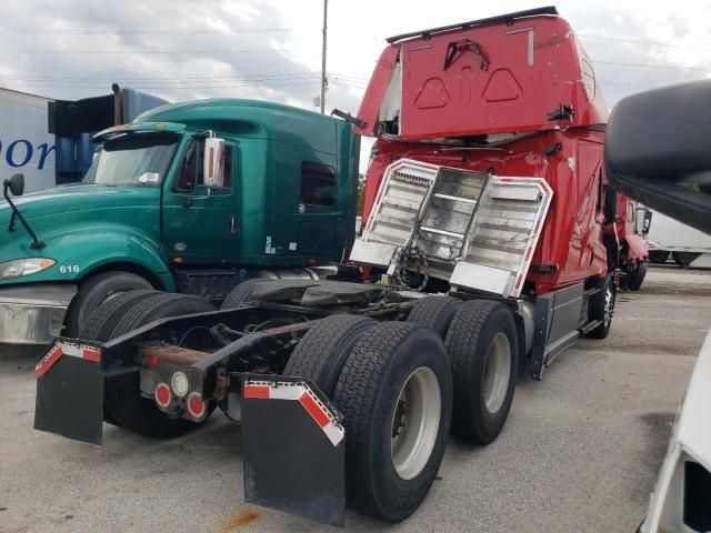 2019 Freightliner Cascadia 126