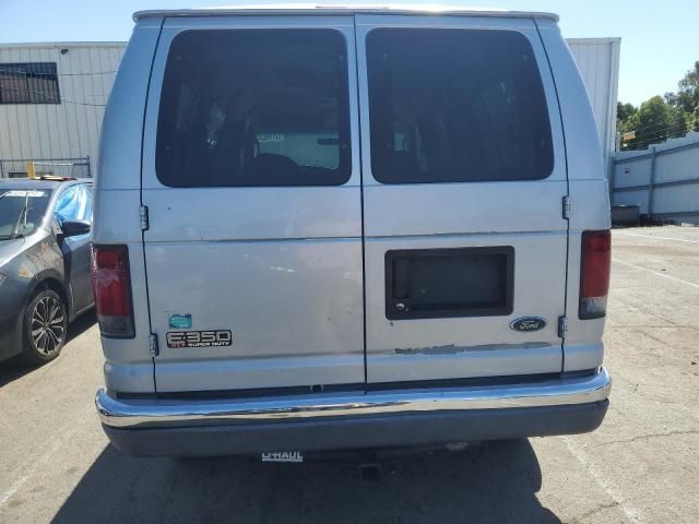 2004 Ford Econoline E350 Super Duty Wagon