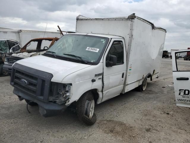 2012 Ford Econoline E350 Super Duty Cutaway Van