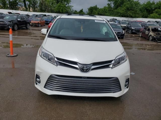 2018 Toyota Sienna XLE