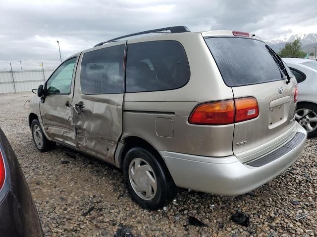 2000 Toyota Sienna LE