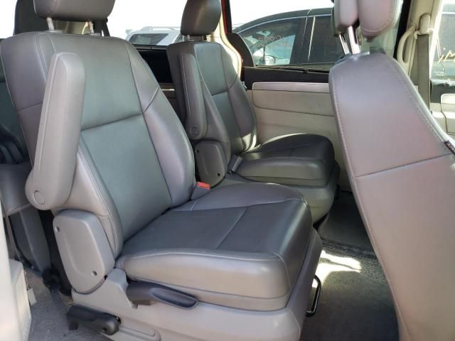 2011 Volkswagen Routan SE