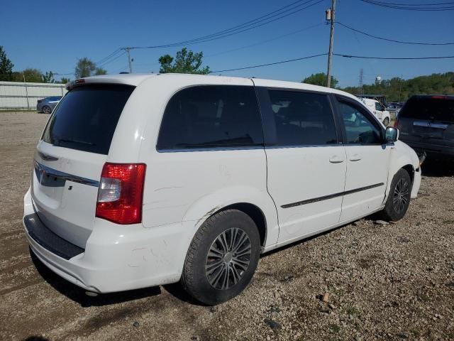 2014 Chrysler Town & Country S