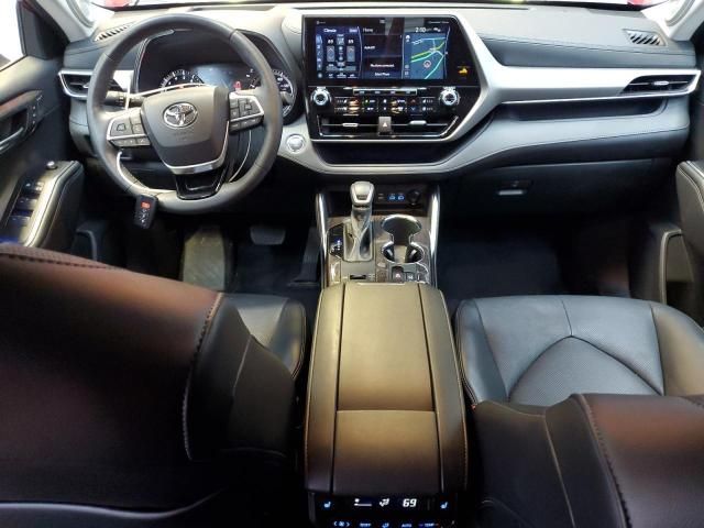 2022 Toyota Highlander Platinum