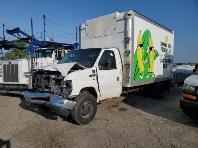 2010 Ford Econoline E350 Super Duty Cutaway Van