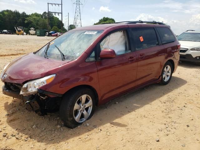 2017 Toyota Sienna LE